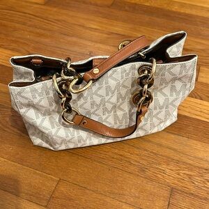 Brand new no tags Michael Kors purse missing long strap